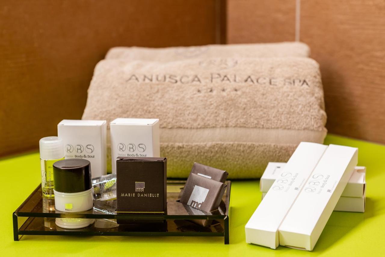 Anusca Palace Hotel カステル・サン・ピエトロ・テルメ エクステリア 写真