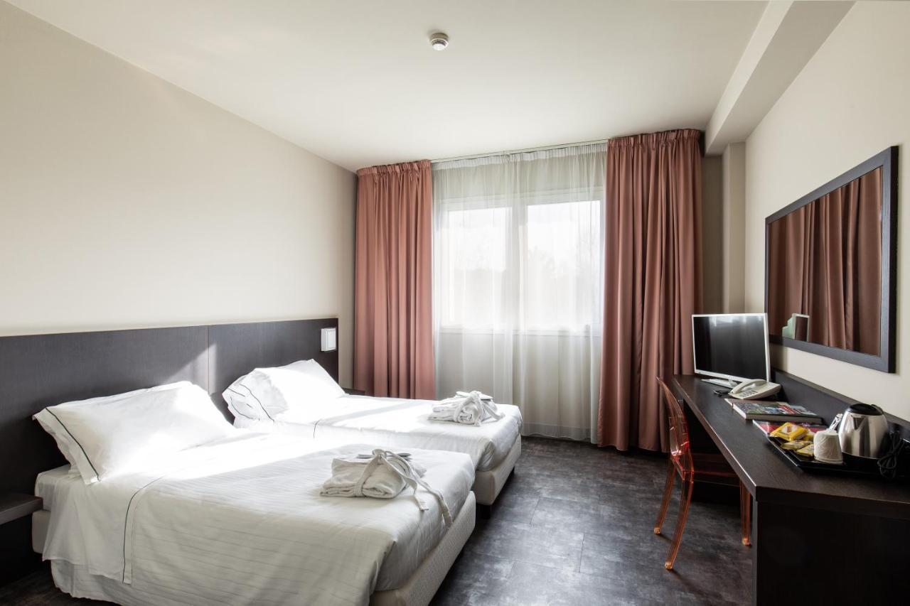 Anusca Palace Hotel カステル・サン・ピエトロ・テルメ エクステリア 写真